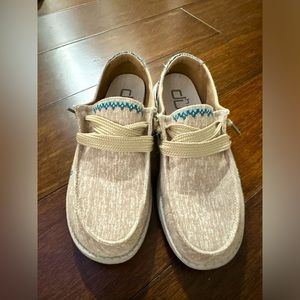 Hey Dude size 7 color: tan
